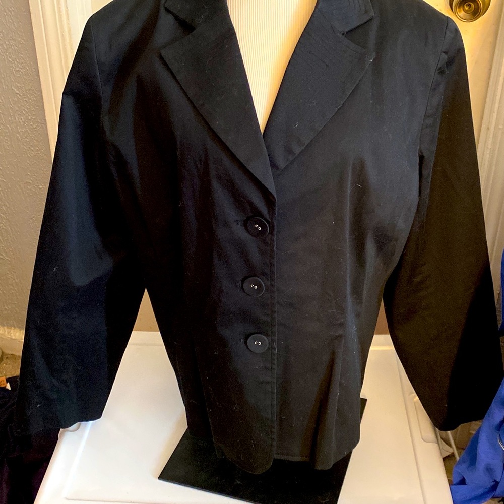 Black jacket/ blazer with 3 button size 18W long sleeves in black.Lined